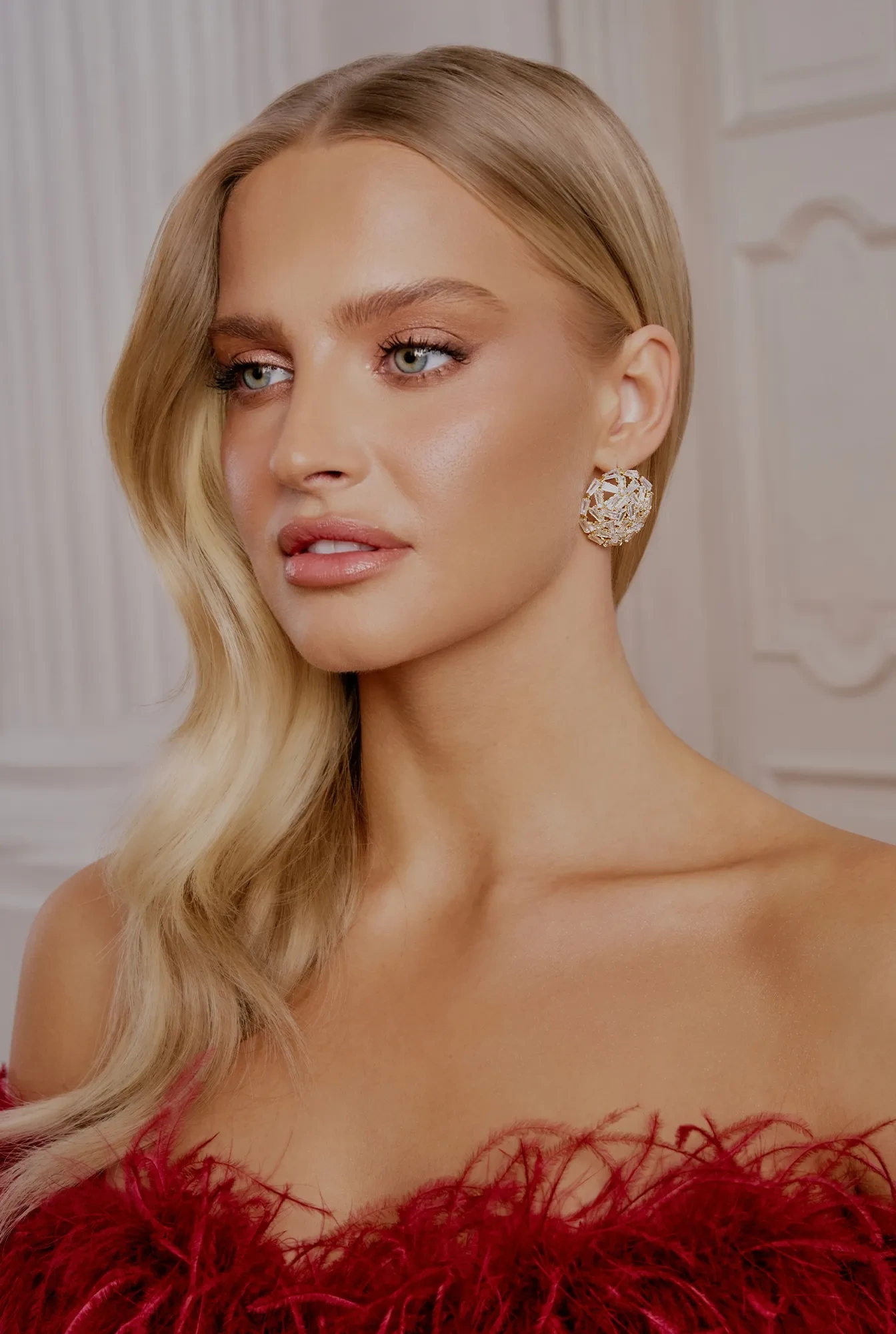 Gold or Silver? The Proven Guide to Matching Jewelry with Your Outfit Color