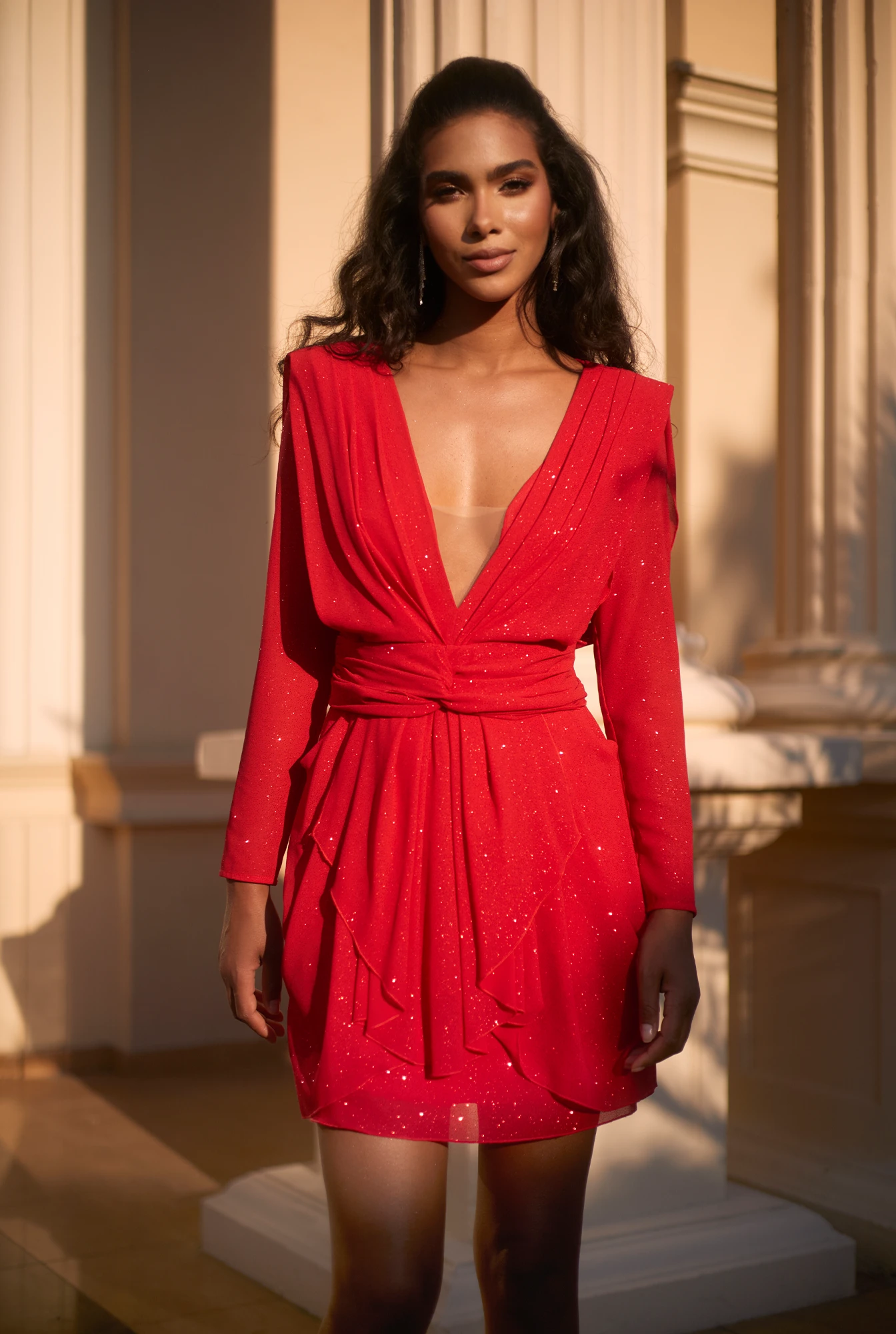 Kinzly - impressive dress in the color of intense red with glitter