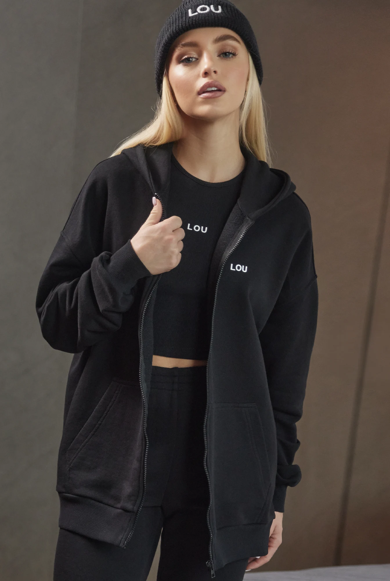 Saura Black Unzipped - comfortable sweatshirt in black with zipper