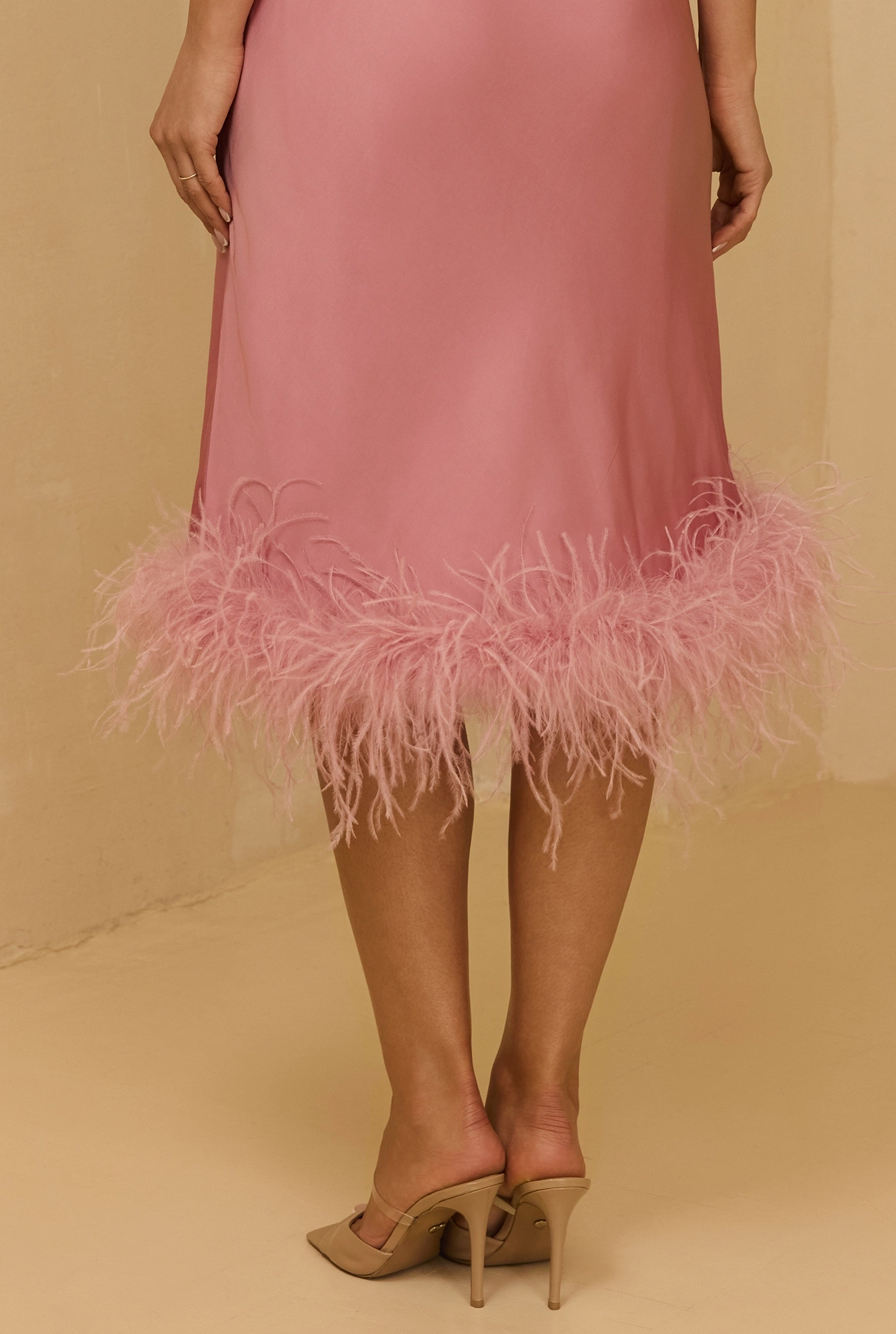 Eloven – pink midi dress with feathers