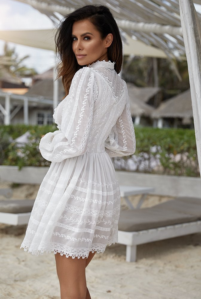 Aluna - Airy boho style dress with stand-up collar in white shade.