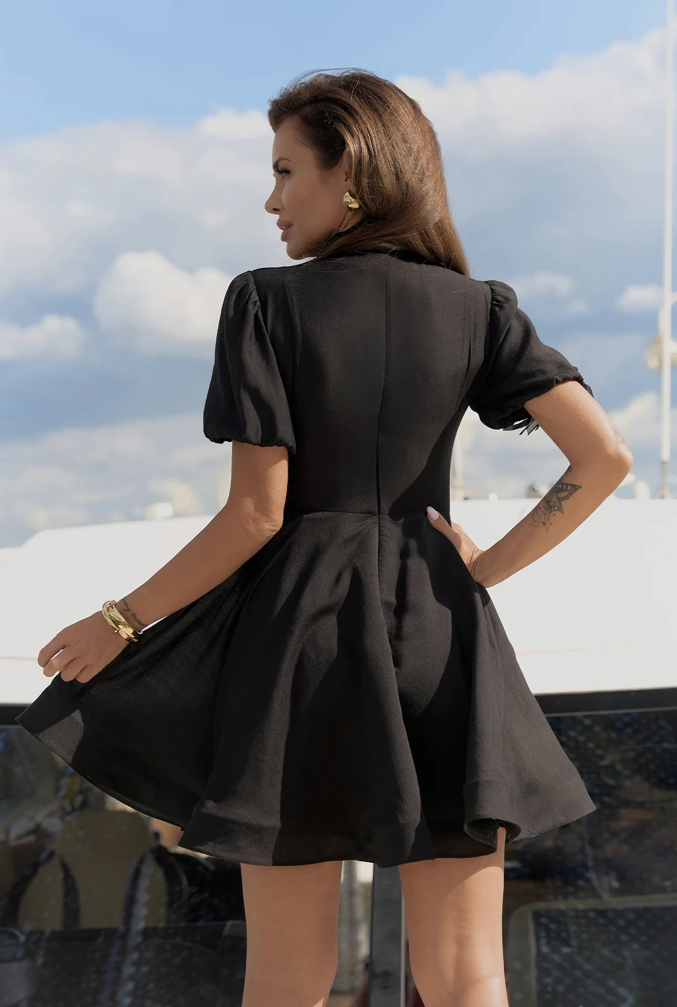Beverly – black mini dress with floral appliqués