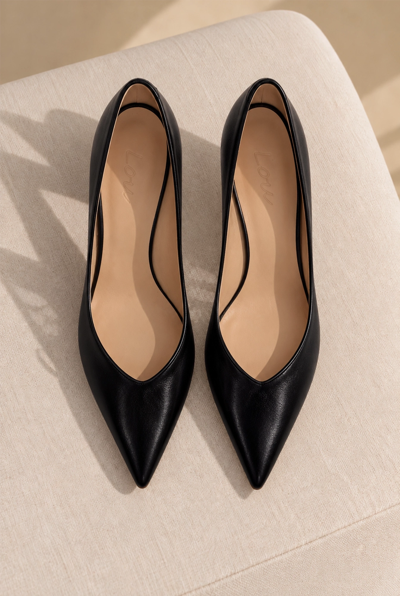 Samos – black pumps with a gold heel detail