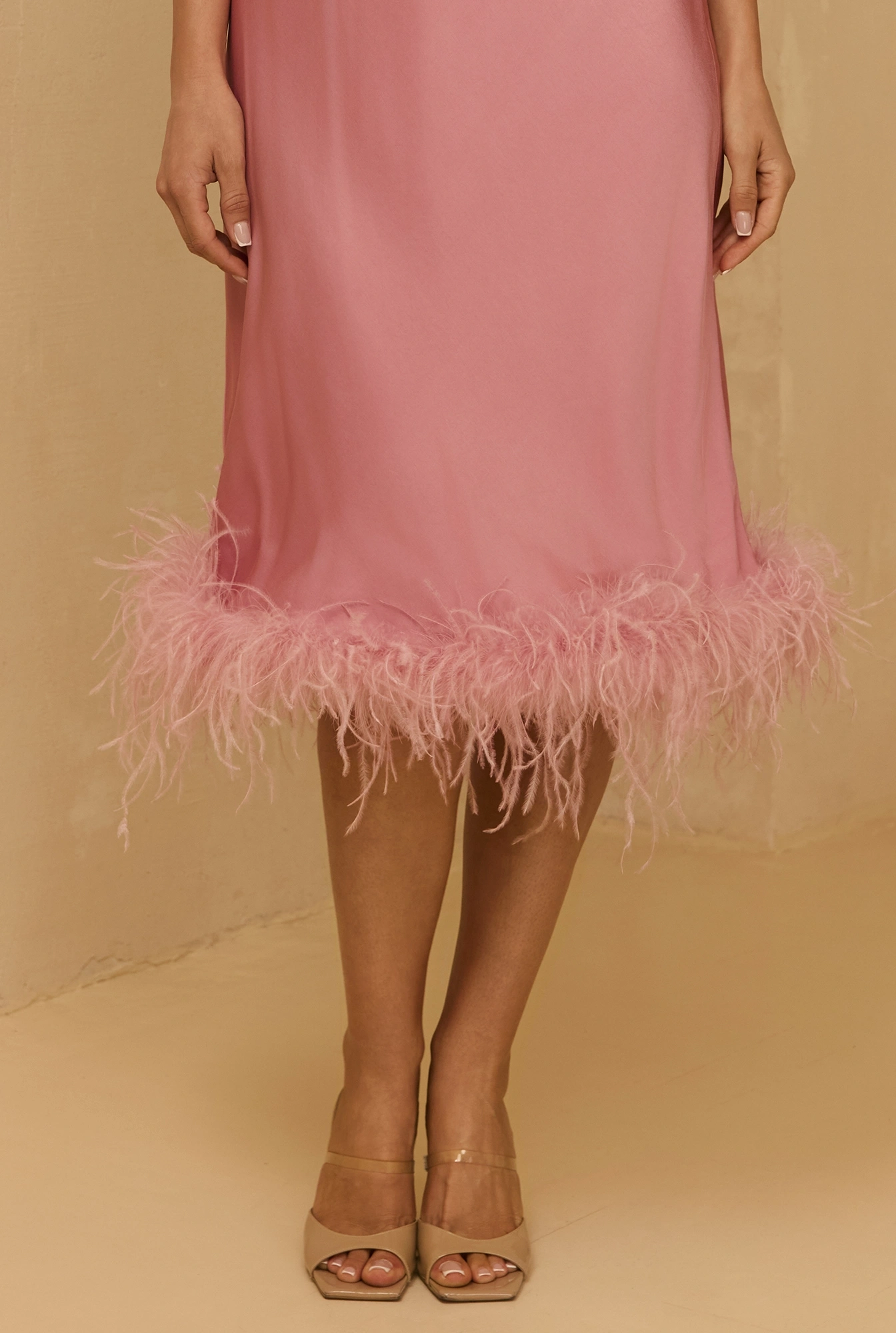 Eloven – pink midi dress with feathers