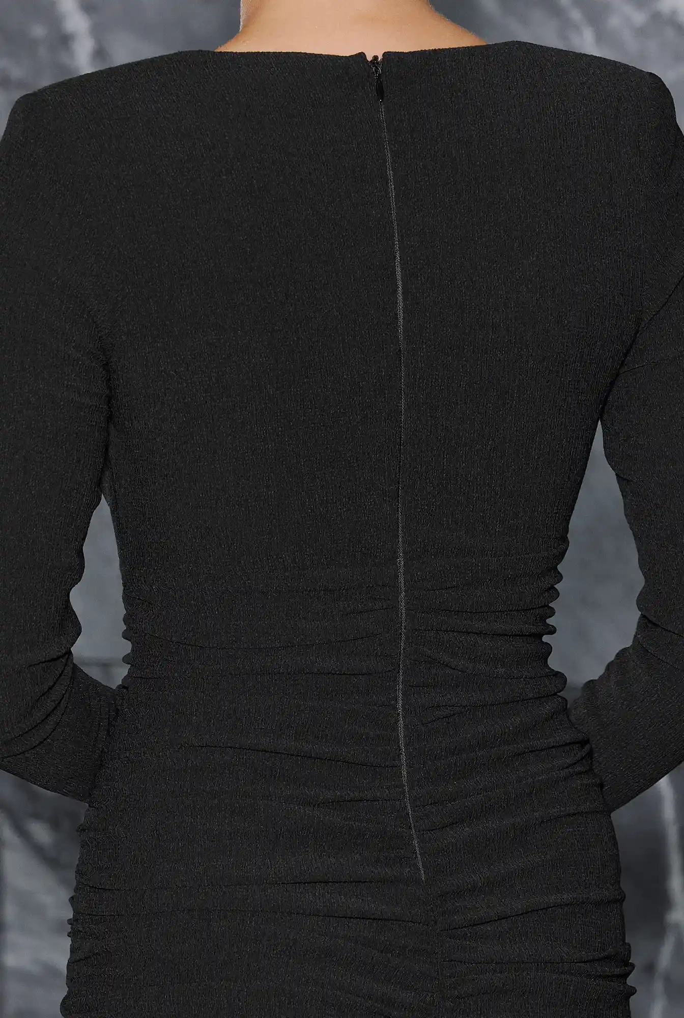 Uriona – black maxi dress with shoulder pads