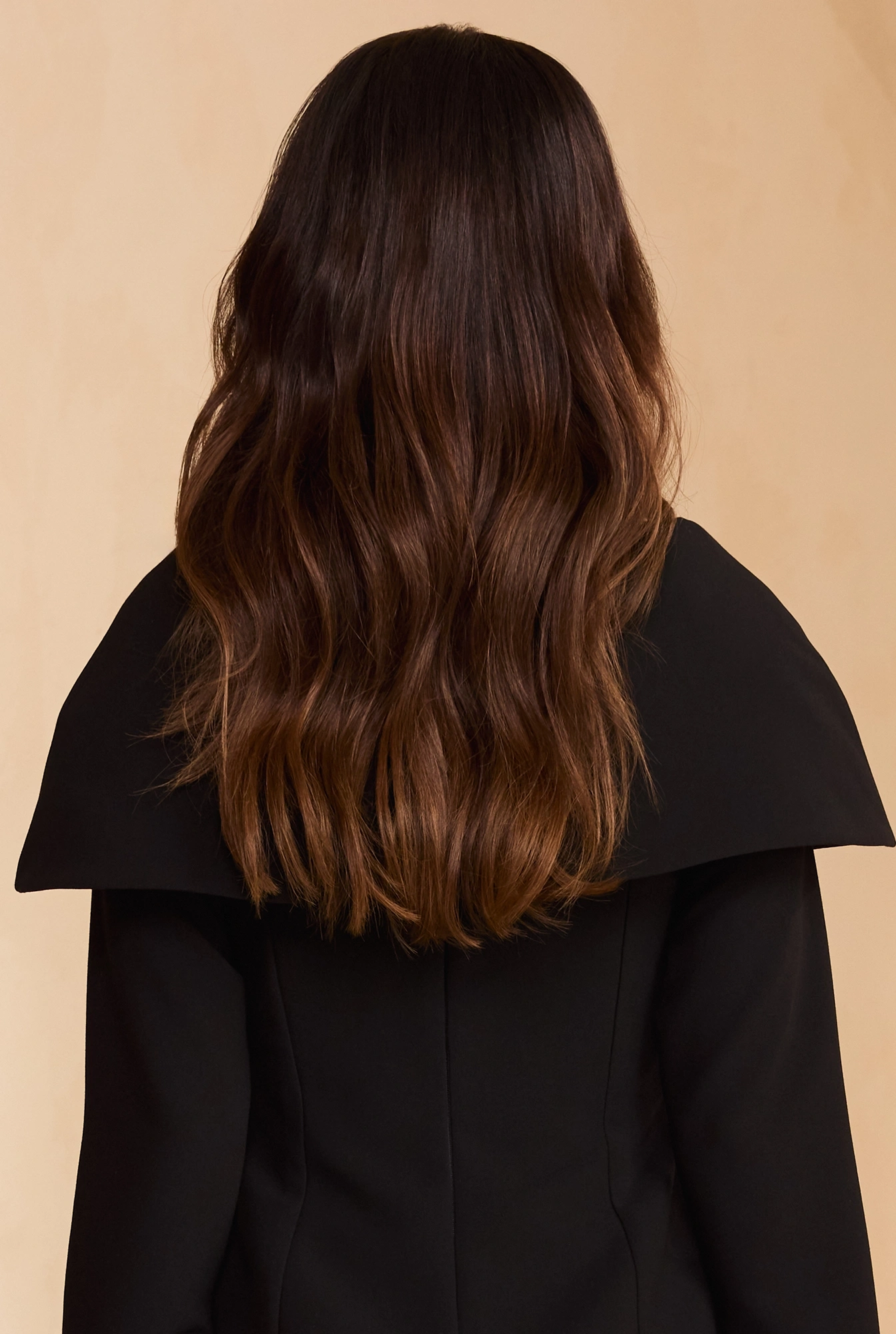 Quelo – black blouse with a large collar