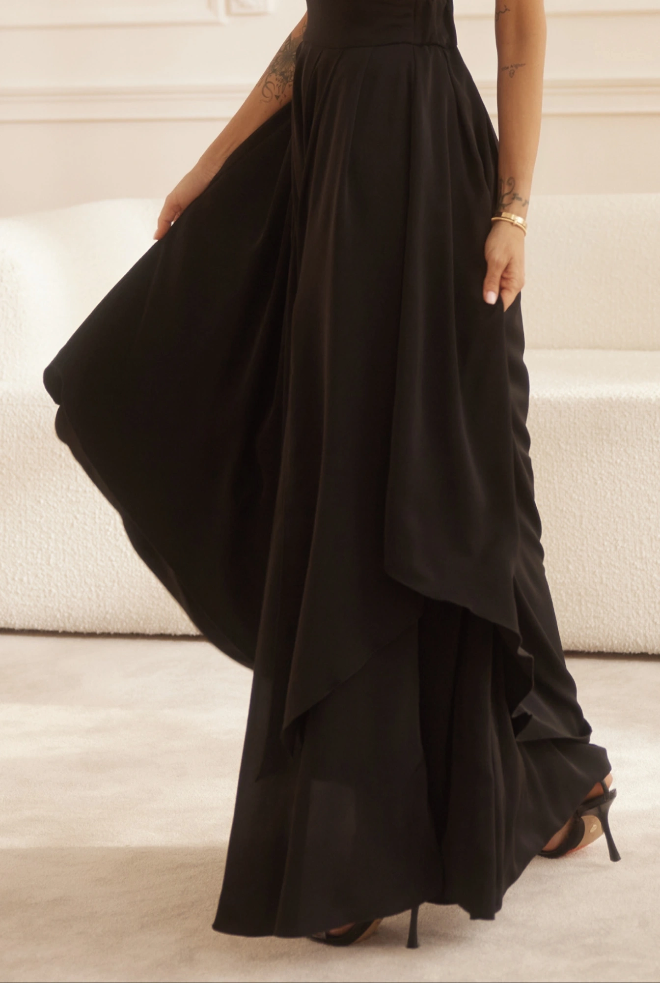 Manuela - Airy long dress in black fabric