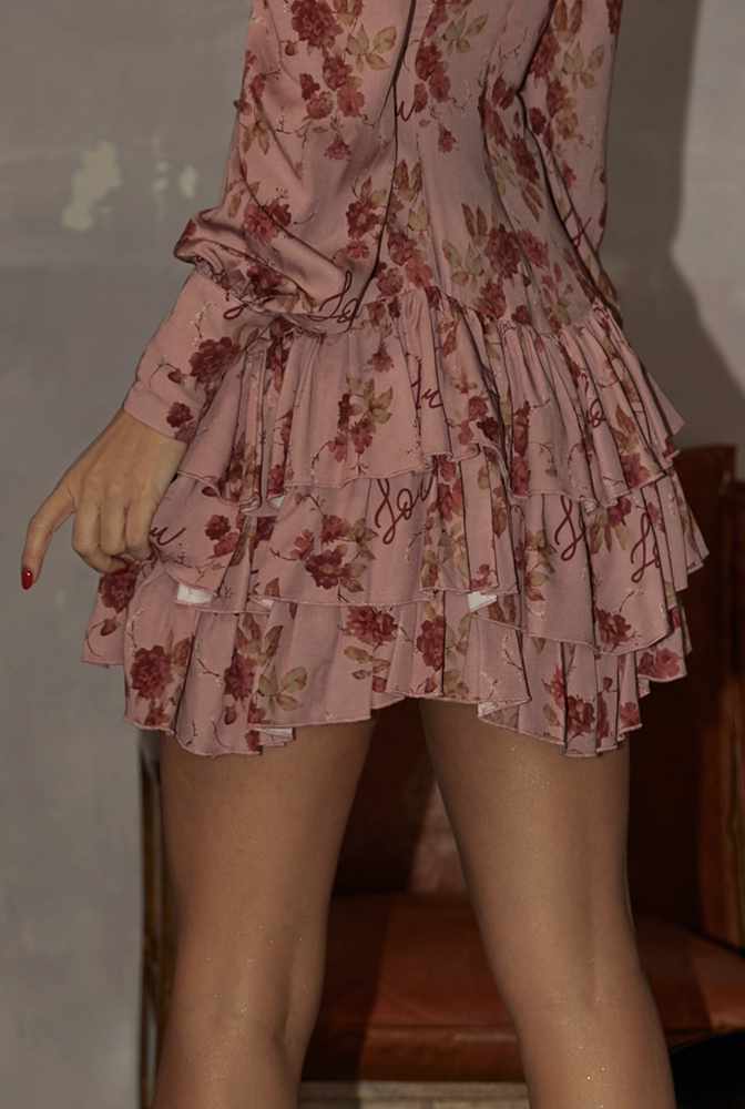 Illinois - a dress with a floral print in a shade of pink