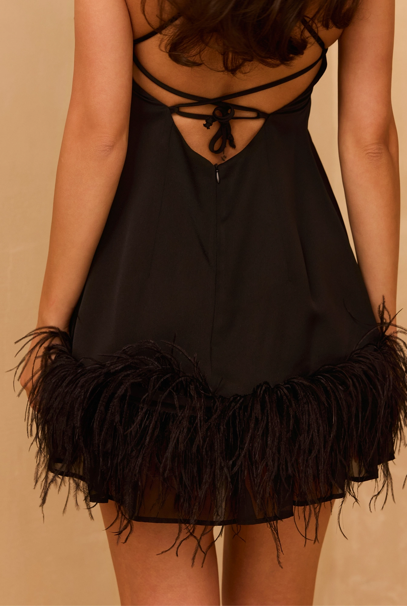 Patrizia - mini model with the presentation of the back