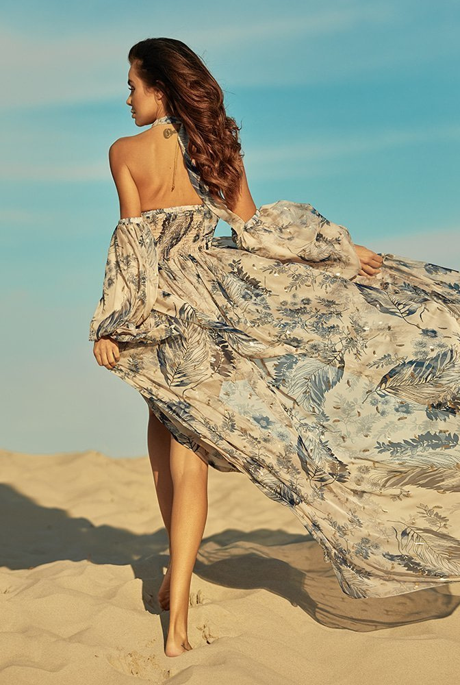 Raylli - a maxi dress of airy, delicate fabric