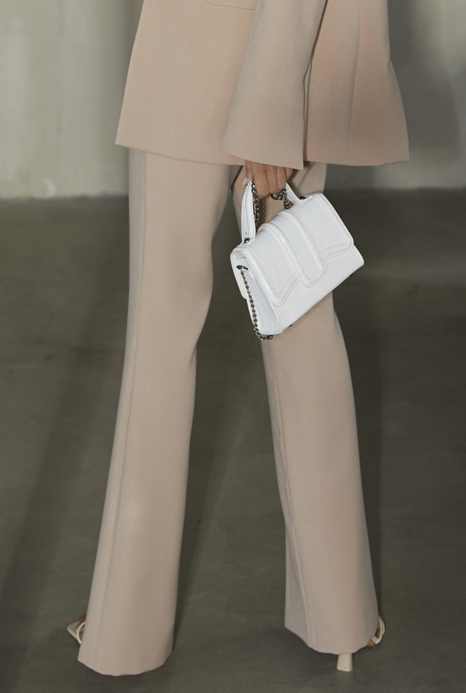 Yvonne set - beige suit with a female outline