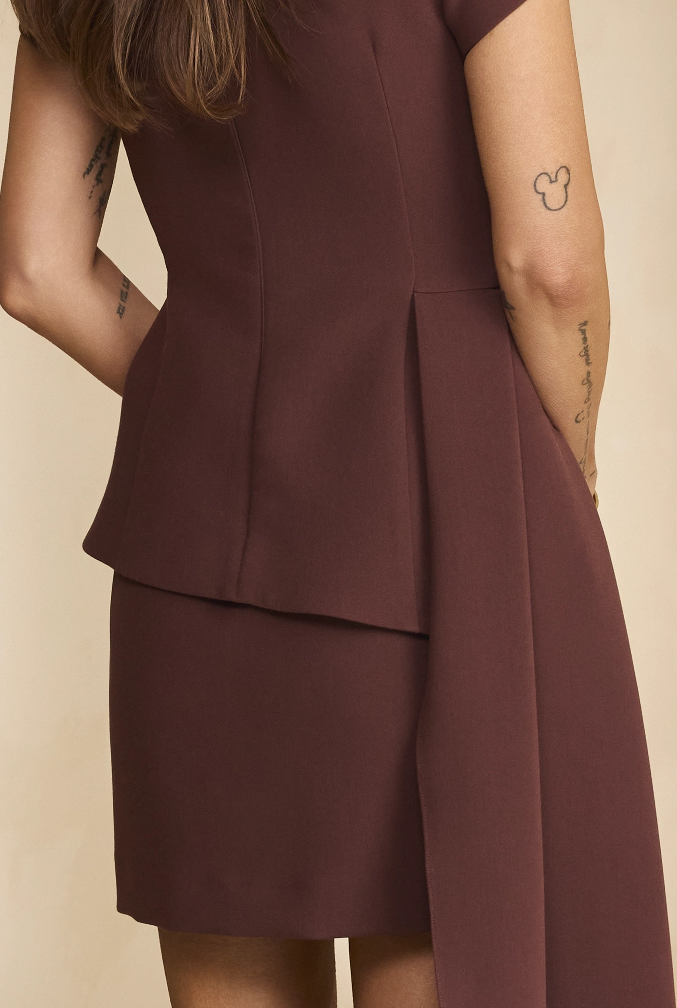 Torreda – brown blouse with a sash and shoulder pads